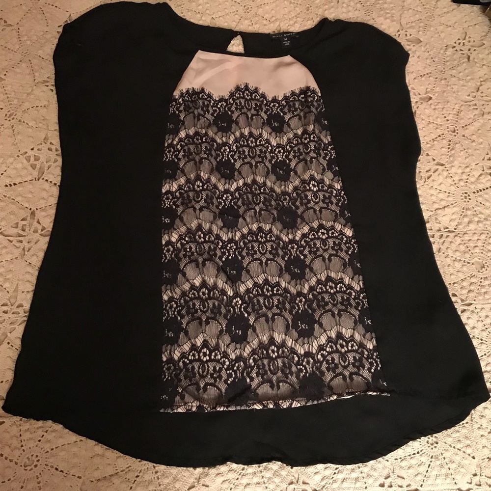 Willi Smith- Black/tan lace front blouse.